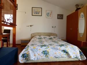 Studio with Balcony room in Apartments with a parking space Vinisce Trogir - 11075