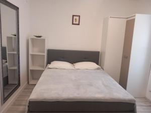 Two-Bedroom Apartment with Terrace and Sea View room in Apartments by the sea Kuciste Peljesac - 12832