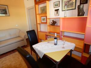 Apartments with parking spaces Vinisce, Trogir - 11075
