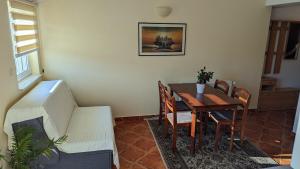 Apartments with parking space Murter - 5100