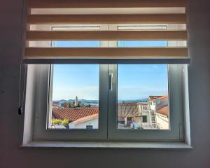 Apartments with parking space Murter - 5100