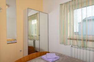 Apartments with parking space Kornic, Krk - 19478