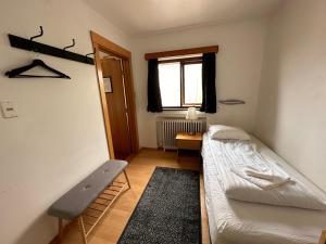 Single Room with Shared Shower and Toilet room in Travel Inn
