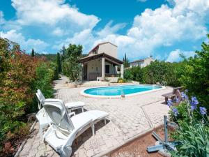 Maisons de vacances Welcoming holiday home in Taradeau with private pool : photos des chambres