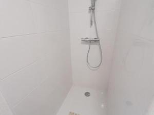 Chalet à Usson-en-Forez avec cheminée, animaux admis et terrasse - FR-1-496-163