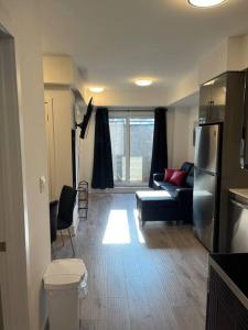 Lovely one bedroom condo with free parking