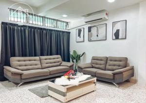 PD 14Pax 4BR Double Storey House Lukut