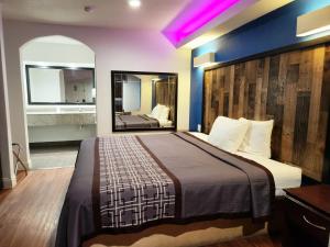 Deluxe King Room room in Express Inn Tomball