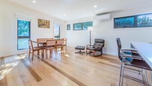 Holiday unit on Thompson Ave, Cowes