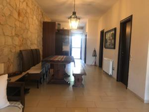 Valia Suite, Stone House