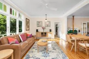 Willow Tree Cottage in Bustling Creative Bundanoon - Wingello