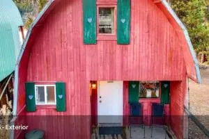 Cottage - Lakeside w/private Hottub near Big White - Carmi