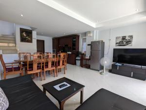 Blue Moon Pool Villa - by KohChangVillas