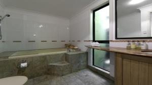 6 The Point Apartments