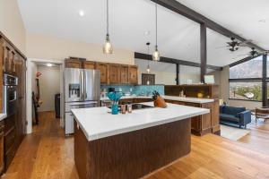 Mountain View, Hot Tub, Open Kitchen, 10m to Sequoia