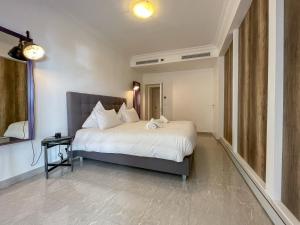 Villa lensoleillée vue panoramique mer, 250 m de la plage et du centre ville