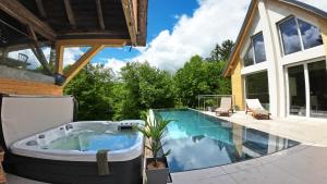 Ferienhaus auf 7 ha Alleinlage - Pool,Whirlpool, Sauna - Das Refugium Südsteiermark