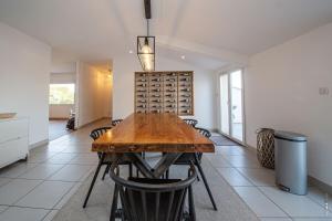 Maisons de vacances COTTAGE SPACIEUX - VUE SUR VIGNOBLE - 100m2 - CALME : photos des chambres