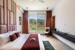 StayVista at Hilldale - Mountain-View Villa with Manicured Lawn, Quaint Gazebo, and Swimming Pool