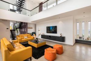 StayVista at Hilldale - Mountain-View Villa with Manicured Lawn, Quaint Gazebo, and Swimming Pool