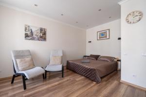 Top-Floor Studio with Courtyard View in UNESCO Area, Murnieku street Residence