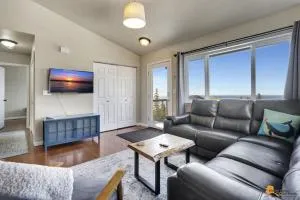 The Mountain Top Escape w/Scenic Views & Trails - Hope