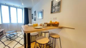 Appartements Le Noir’issime - Appartement tout equipe a Niort : photos des chambres