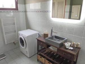 Maisons de vacances Gite Cuise-la-Motte, 3 pieces, 4 personnes - FR-1-526-38 : photos des chambres