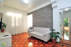 Adorável 2 quartos em predio ART-DECOR