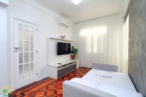 Adorável 2 quartos em predio ART-DECOR