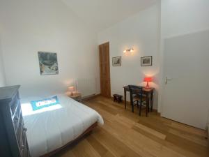 Villa rénovée à Fouras: 2 ch + mezzanine, proche plagecentre, jardin privatif, équipement complet - FR-1-709-64