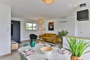 Villas Maison neuve - La Mariniere - classee 4 etoiles - emplacement ideal : photos des chambres