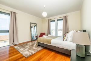 Uptown Sea View by Homie