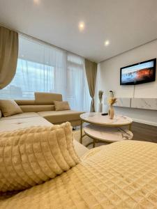 REGENCY Apartments - Stylische zentrale 50m2 Wohnung mit Balkon, Wasserblick und Netflix