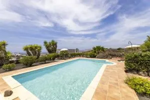 Jaretas - Apartamento rural con piscina - Las Breñas