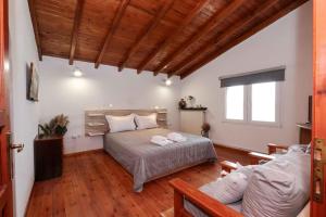 Docker 2 Beachfront Villa Vourvourou by Halkidiki Villas