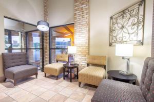 AmericInn by Wyndham Delafield-Milwaukee
