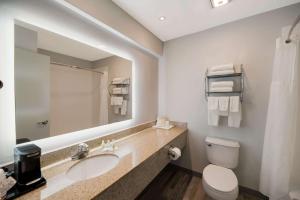 Queen Suite with Two Queen Beds - Non Smoking room in Legacy Inn & Suites