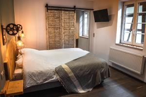 Hotels La Couronne a Wissembourg : photos des chambres