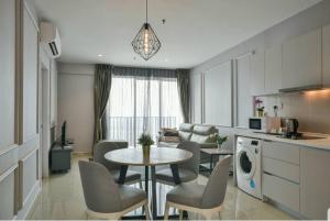 Q Suite at i-City 2Br FREE PARKING WIFI NETFLIX
