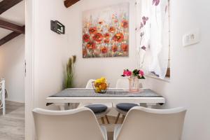 Relax in 2 bedroom app in old town wAC and WIFI