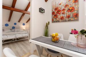 Relax in 2 bedroom app in old town wAC and WIFI