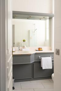 Hotels Hotel D'Anjou : Chambre Lit King-Size Deluxe avec Climatisation