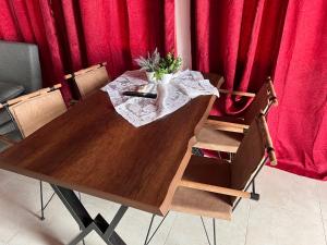 Birds Villa Apartments with Heated Pool - Including Car and Breakfast