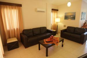 A three-bedroom villa with a private pool and landscaped garden Wi-Fi