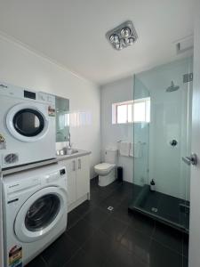 Beach apartment 1022 esplanade sea-views