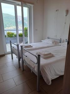 Two-Bedroom Apartment with Lake View - Split Level room in Residence Il Poggio