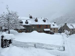 Gîte 6 pers jardin et cheminée à 10 mn des pistes