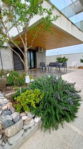 Chalet con piscina y jardín, no fumadores ni fiestas