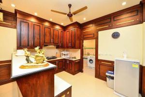 Unique&Nice 7BD pool villa in heart Nanai Patong